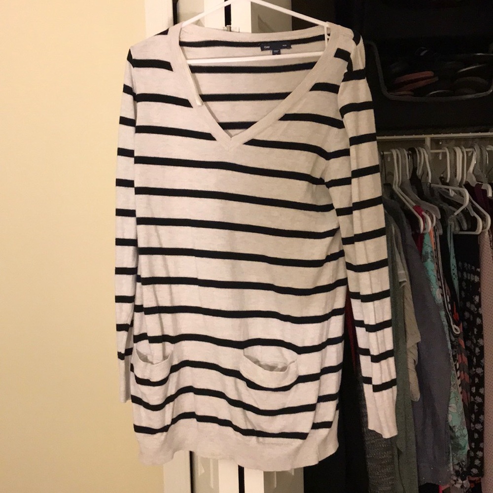 Gap sweater